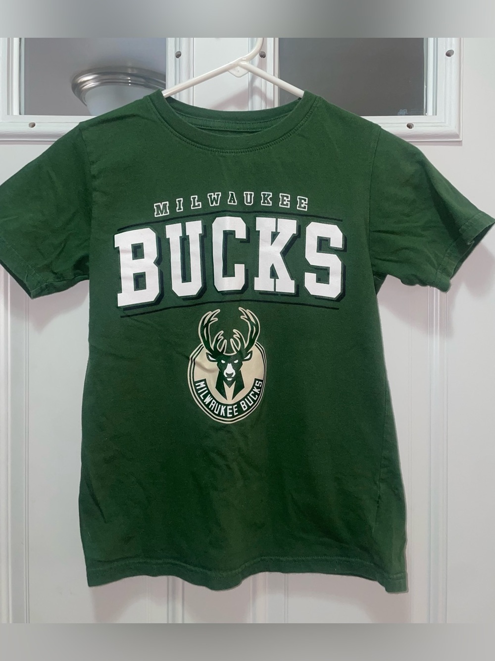 Kid’s NBA Milwaukee Bucks T-shirt Size 8 Youth LIKE NEW